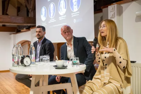 Podjetniška kavarna v Dvoru Jezeršek, Damijan Selak - Marmor Hotavlje, Janja Božič Marolt - MEDIANA,Martin Jezeršek - JEZERŠEK / Foto: Primož Pičulin