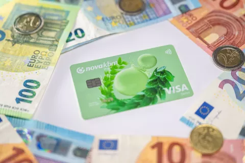 Simbolična fotografija ekonomija, finance, evro, denar. / Foto: Nik Bertoncelj