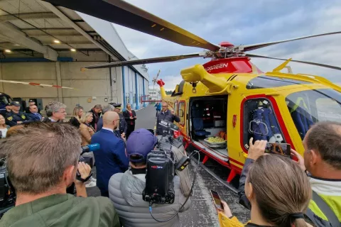 Proizvajalec je poskrbel, da je na Brnik priletel helikopter enakega tipa in konfiguracije, kot bo dobavljen v okviru pogodbe, / Foto: Arhiv Policije