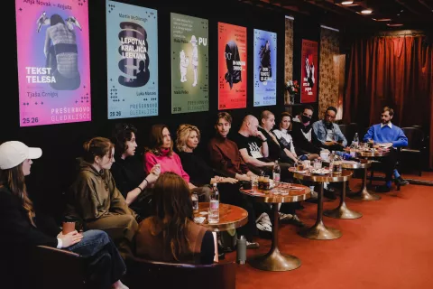 Sodelujoči so uprizoritev predstavili na novinarski konferenci. / Foto: Maša Pirc