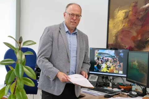 Naklu negativno mnenje