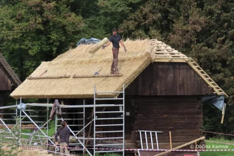 Obnovili kaščo, ki je bila poškodovana v požaru