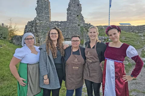 Ne le večerja, cela predstava!