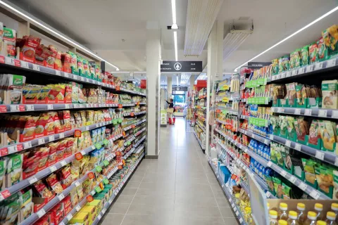 trgovina osnovna živila / Foto: Tina Dokl