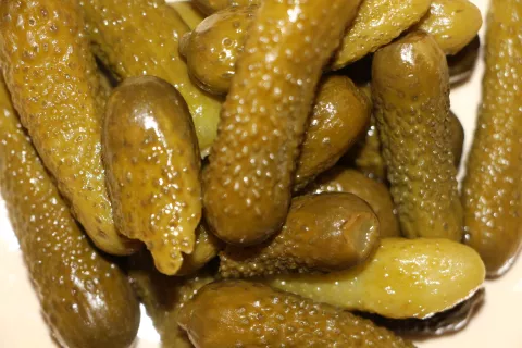 Inšpektorji so v indijski pošiljki kumaric odkrili paracetamol, ki ga v zdravstvu uporabljajo za lajšanje bolečin in zniževanje temperature. Slika je simbolična. / Foto: Cveto Zaplotnik