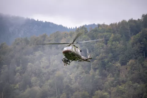 Statični in dinamični prikaz mednarodne vojaške vaje Zvezda Triglava (vadišče Mačkovec pri Bohinjski Beli) / Foto: Primož Pičulin
