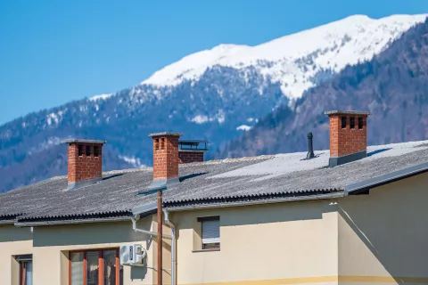 Pozivajo k sistemski ureditvi dimnikarske dejavnosti