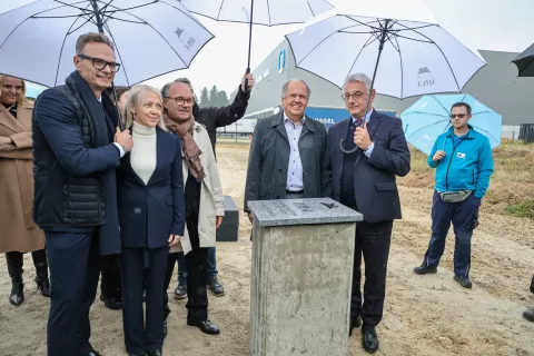 temeljni kamen podjetje Hyla industrijska cona Brnik / Foto: Tina Dokl
