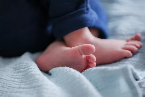 Pomoč tudi staršem mrtvorojenega otroka