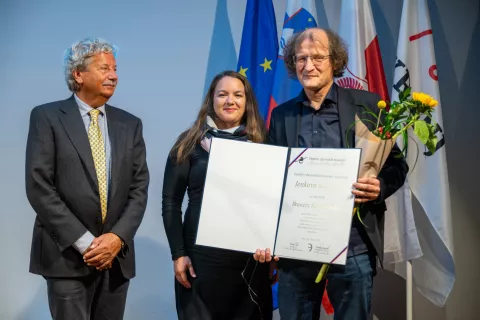 Podelitev Jenkove nagrade 2025 Branetu Senegačniku za pesniško zbirko Prosojnosti / Foto: Primož Pičulin