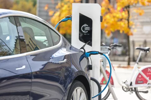 električni avtomobil polnjenje polnilnica za električni avto / Foto: Tina Dokl