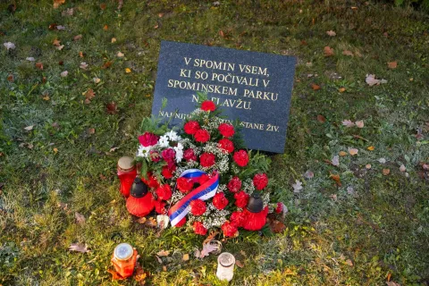 Spominska plošča pokopališče Blejska Dobrava Jesenice / Foto: Nik Bertoncelj