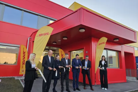 Brnik, DHL Express Slovenija.Odprtje novega logisticnega terminala DHL Express Slovenija. / Foto: Tinkara Zupan/sta
