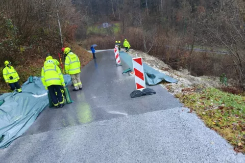 Plaz načel cesto nad Bohinjsko Bistrico