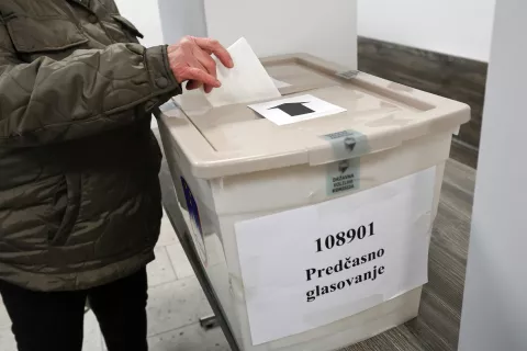 predčasno glasovanje referendum zakon o prostovoljnem končanju življenja drugi letos 2025 UE Škofja loka / Foto: Tina Dokl