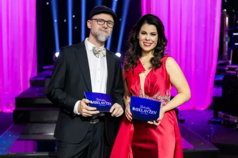 Voditelja Miklavževega koncerta Ana Maria Mitić in Ciril Horjak. / Foto: Adrian Pregelj/rtv Slovenija