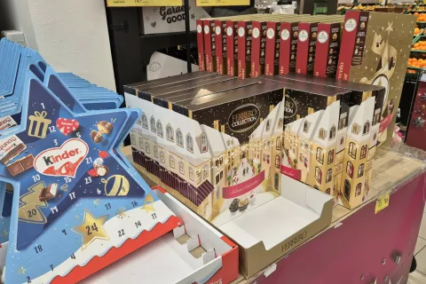 Adventni koledarji, prazniki / Foto: Simon Šubic