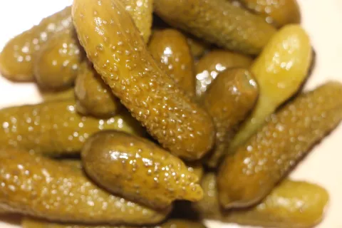 Dodatne analize vzorcev kislih kumaric in druge vložene zelenjave niso pokazale na prisotnost paracetamola. / Foto: Cveto Zaplotnik