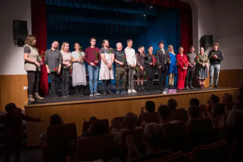 Gledališka predstava po motivih zgodb iz Nove Butalske čitanke Vinka Möderndorferja TO SVET ŠE NI VIDU v Dovjem / Foto: Primož Pičulin