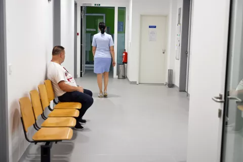 zdravstveni dom Tržič prizidek zdravstvo čakalnica zdravstveni delavec fizioterapija ambulanta / Foto: Tina Dokl