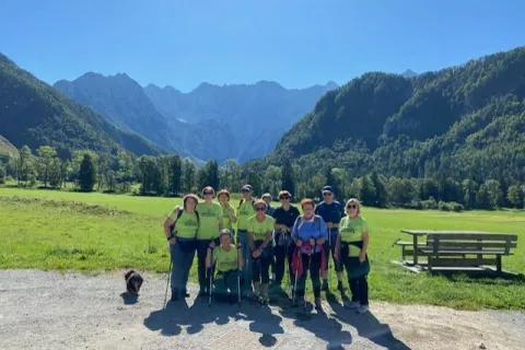 Del udeležencev Jezerskega kroga, pohoda Aktivirajmo pljuča / Foto: Arhiv Društva