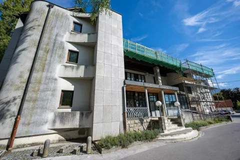 Šola s prilagojenim programom poka po šivih