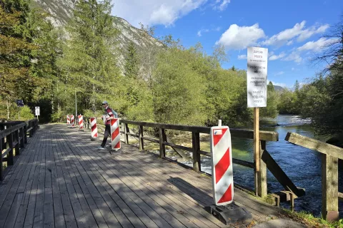 Za mostove, kulturni dom in nogometno igrišče