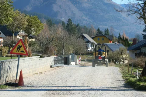 Dela lepo napredujejo