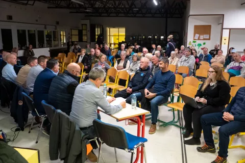 Pogovorni večer zaščitni ukrepi in pričetek del na zemeljskih plazovih v zaledju Koroške Bele / Foto: Nik Bertoncelj