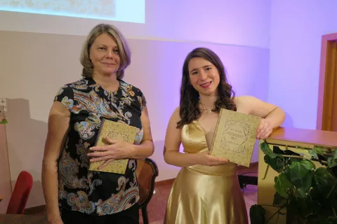 Dogodek ob izdaji prve pesni&scaron;ke zbirke Mire Mokri&scaron;ke, Nata&scaron;a Hribar in Lucija Ba&scaron;a / Foto: Nika Topori&scaron;