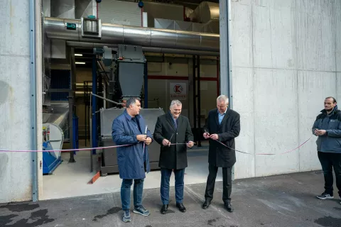 Slavnostno odprtje kotlovnice na lesno biomaso ENOS JeseniceNa fotografiji iz levemag. Peter Bohinec župan občina Jesenicemag. Bojan Kumer minister za okolje podnebje in energijoAndrej Stušek direktor ENOS d.o.o. / Foto: Nik Bertoncelj