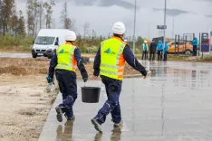 Uskladitev zneskov olajšav in dohodninske lestvice bo vplivala na neto plače zaposlenih. Slika je simbolična. / Foto: Tina Dokl