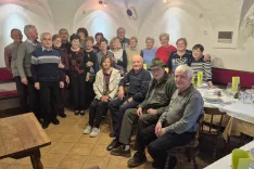 Sošolke in sošolci spomine na osnovno šolo v Poljanah obujajo vsakih pet let. / Foto: Klara Mrak