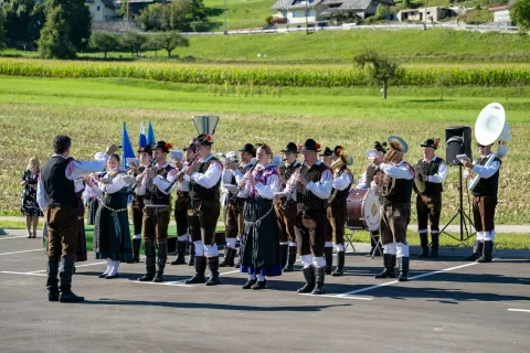 Odprtje parkirišče Gorje pri pokopališčunastopa Godba Gorje / Foto: Nik Bertoncelj