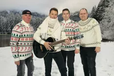 Žur skupina Calypso je videospot za njihovo praznično pesem Ti si moj božič snemala tudi na Jezerskem. / Foto: Alenka Brun