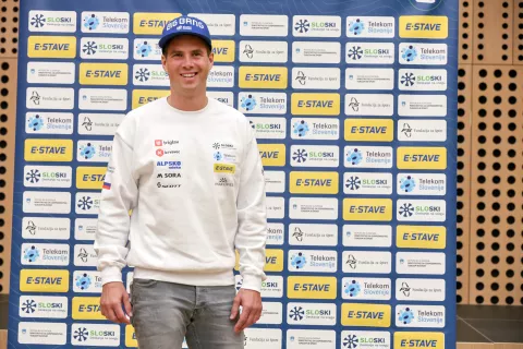 SZS Smučarska zveza Slovenije predstavitev reprezentanc reprezentanca pred sezono tekem FIS in IBU svetovnega pokala sezona 2025/2026 na fotografiji deskanje na snegu Žan Ko&scaron;ir / Foto: Tina Dokl