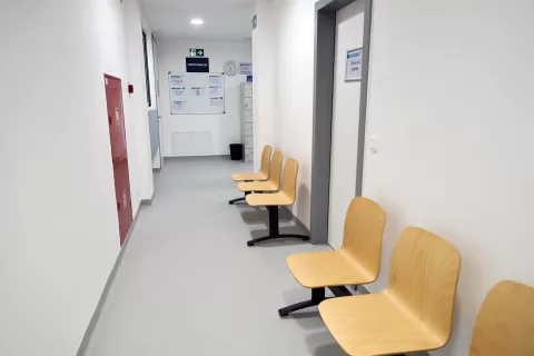 zdravstveni dom Tržič prizidek zdravstvo čakalnica zdravstveni delavec fizioterapija ambulanta / Foto: Tina Dokl