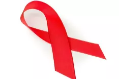 Dan boja proti aidsu simbolizira rdeča pentlja / Foto: Arhiv Gg