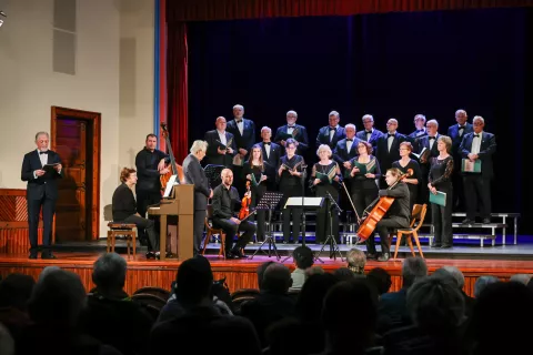 jubilejni koncert KD Kropa Mešani zbor Koledva vodenje Egi Gašperšič glasbeniki Jožica Potočnik, Nejc Mikolič, Andi Pogačnik, Tomaž Štular / Foto: Tina Dokl