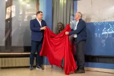 V avli gledali&scaron;ča odkrili doprsni kip Joža Varla