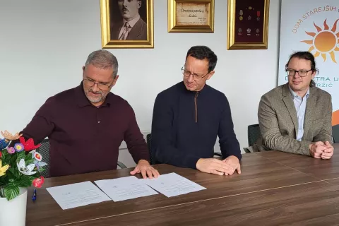 V Naklem &scaron;e brez izvajalca dolgotrajne oskrbe