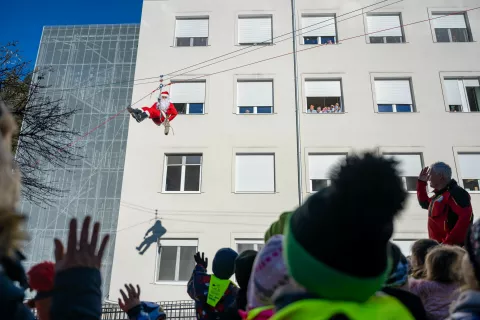 Obisk Božički GRS Splo&scaron;na bolni&scaron;nica Jesenice / Foto: Nik Bertoncelj