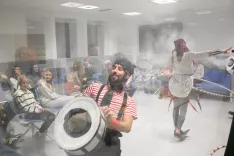 Novoletno srečanje in predstava umetni&scaron;ko cirku&scaron;ke skupine Čupakabra - &Scaron;kratovske priprave. Kranj, 9. 12. 2025 / Foto: Matic Zorman