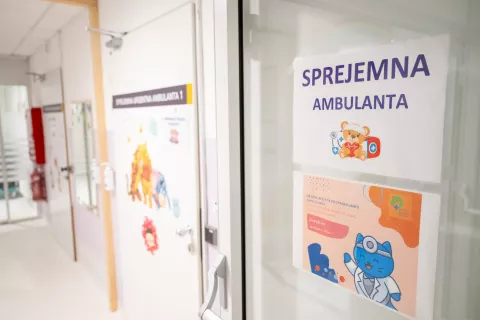 Strožja obravnava kr&scaron;itev bolni&scaron;ke odsotnosti