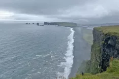 Turistična črna plaža proč od množičnega turizma / Foto: Rok Logar