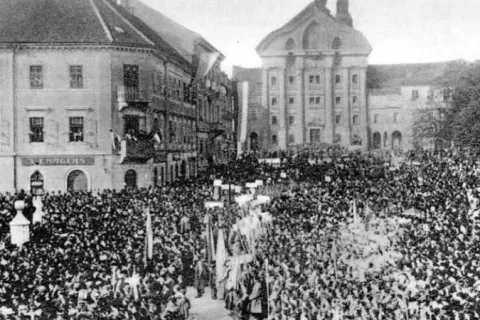 Zbrana množica v Ljubljani ob razglasitvi Države SHS / Foto: Zgodovina.si