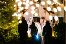 Prižig lučk Begunje na Gorenjskem in postavitev jaslic avtorja Mohorja Kejžarja / Foto: Nik Bertoncelj