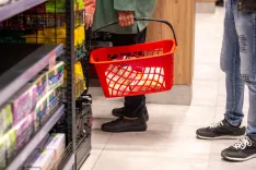 Simbolična fotografija trgovina nakupovanje na odprtju trgovine Spar in pekarne Orehek v Gozd Martuljek Kranjska GoraOdprtje nova trgovino SPAR partner pekarna Orehek Gozd Martuljek občina Kranjska Gora / Foto: Nik Bertoncelj