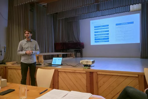 sibirija, seja, november 2025, razlagalec / Foto: Alenka Brun