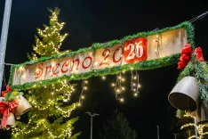 Simbolična fotografija napis Srečno 2025 / Foto: Nik Bertoncelj